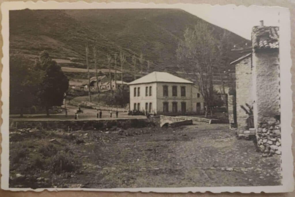 Fotografía antigua del Casino de Canseco