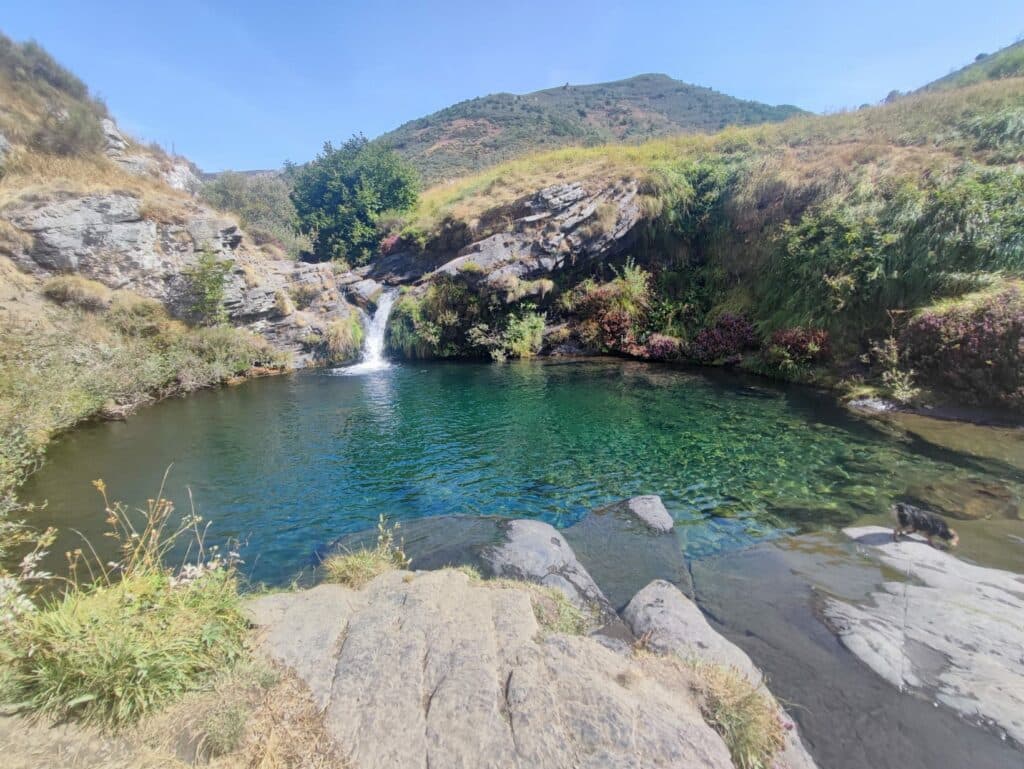 La poza de aguas turquesas de La Fervenciona
