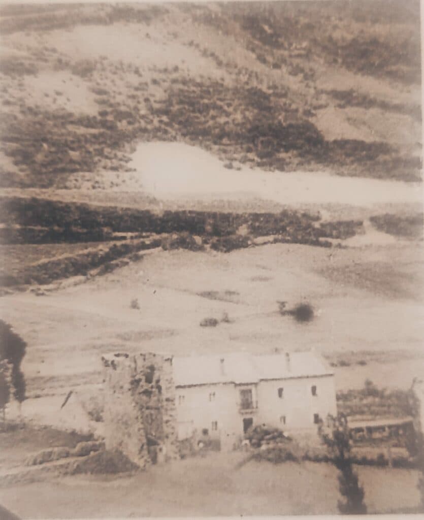 Fotografía histórica del Torreón medieval de Canseco